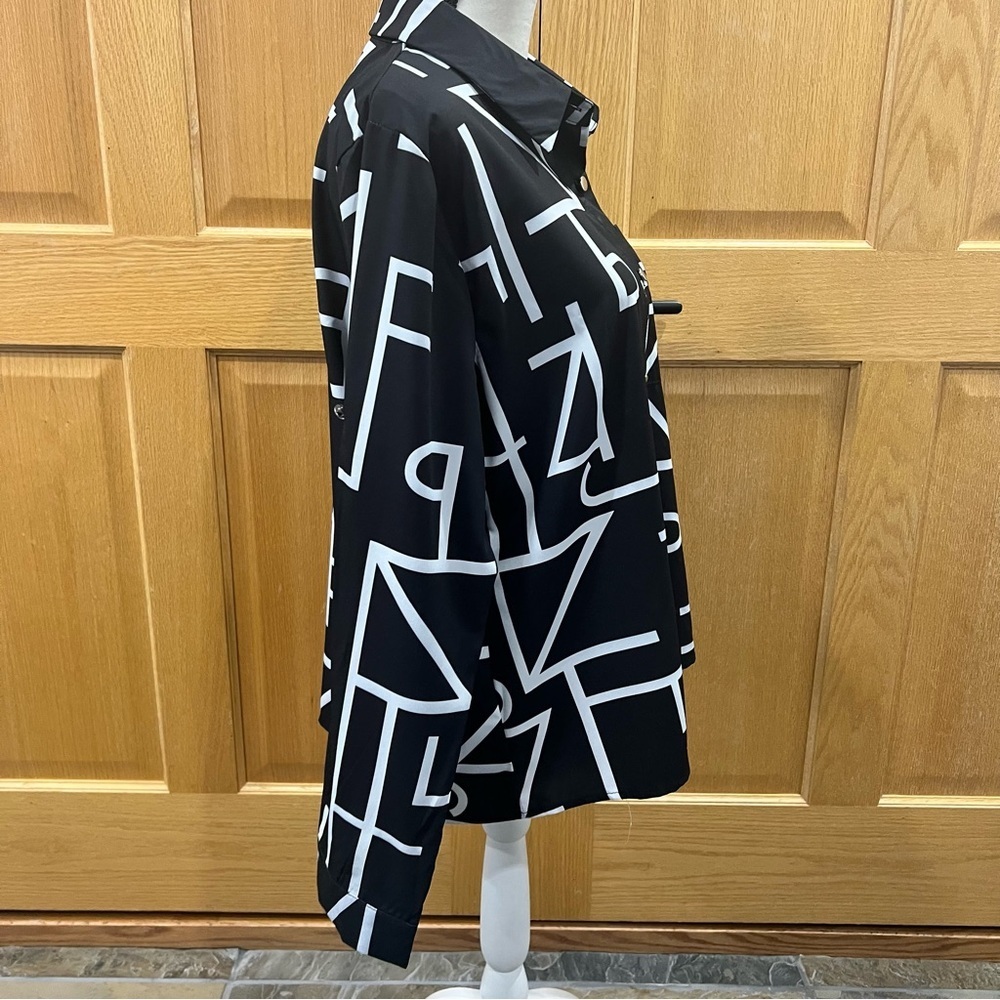 Black and White Geometric Button-Up Shirt - Picture 6 of 12
